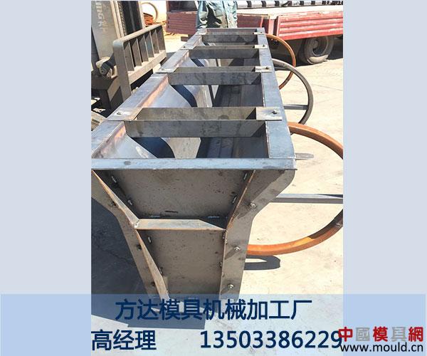 新型预制水泥隔离墩钢模具价格 新型预制水泥隔离墩钢模具价格