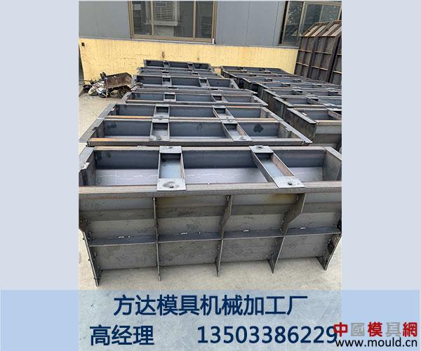 水泥预制中央隔离墩钢模具厂 水泥预制中央隔离墩钢模具厂