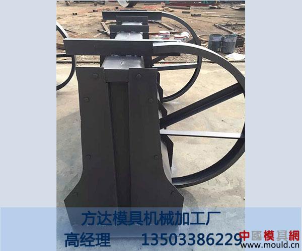 中央隔离墩钢模具厂家 中央隔离墩钢模具厂家